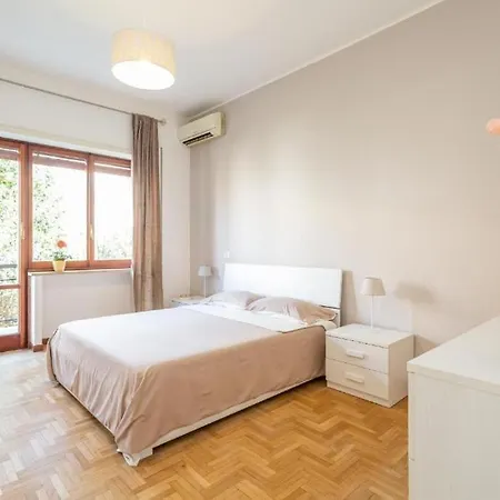 St Peter With Garage * ローマ